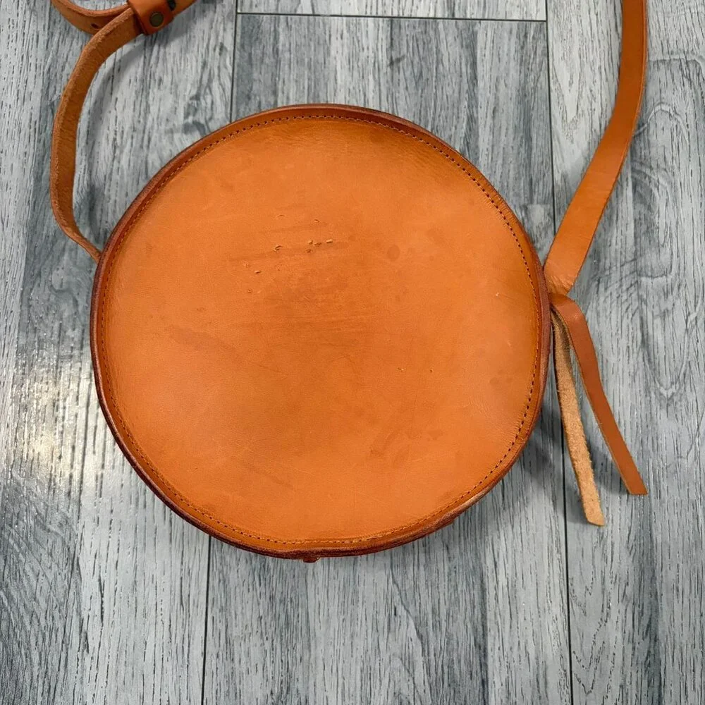Sara Barner Cognac Leather Round Crossbody Zip Bag - Picture 3 of 8
